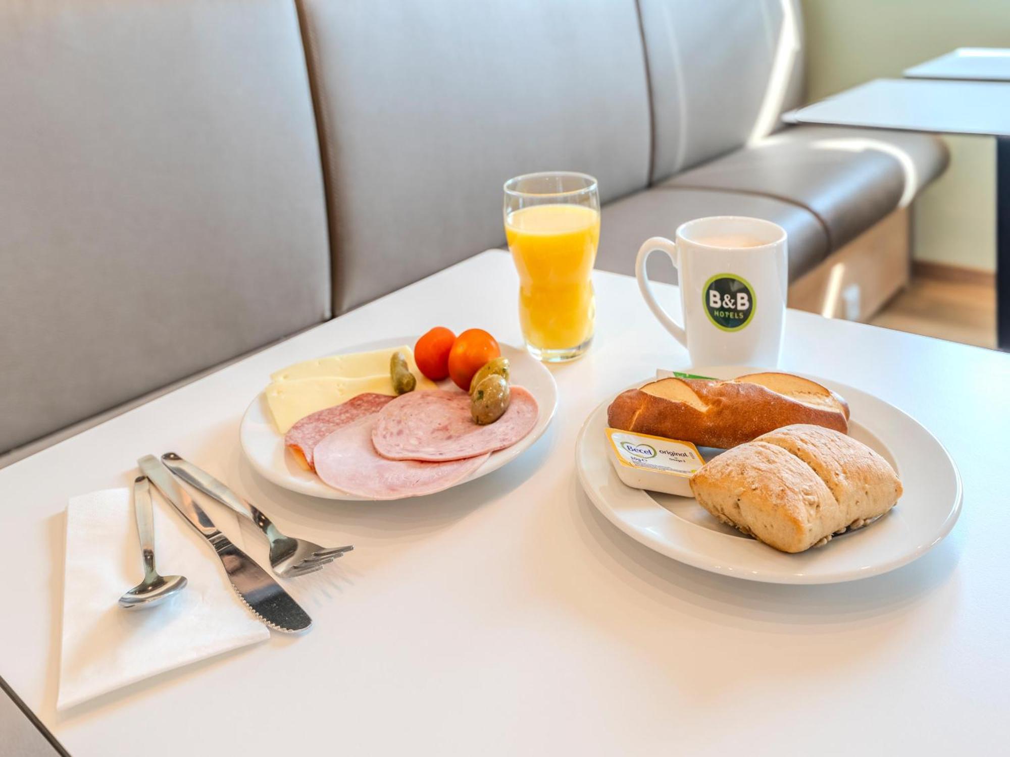 B&B Hotel Offenburg-Hbf ภายนอก รูปภาพ