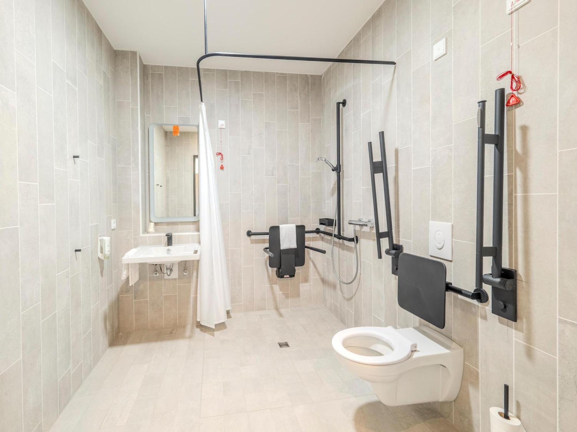 B&B Hotel Offenburg-Hbf ภายนอก รูปภาพ