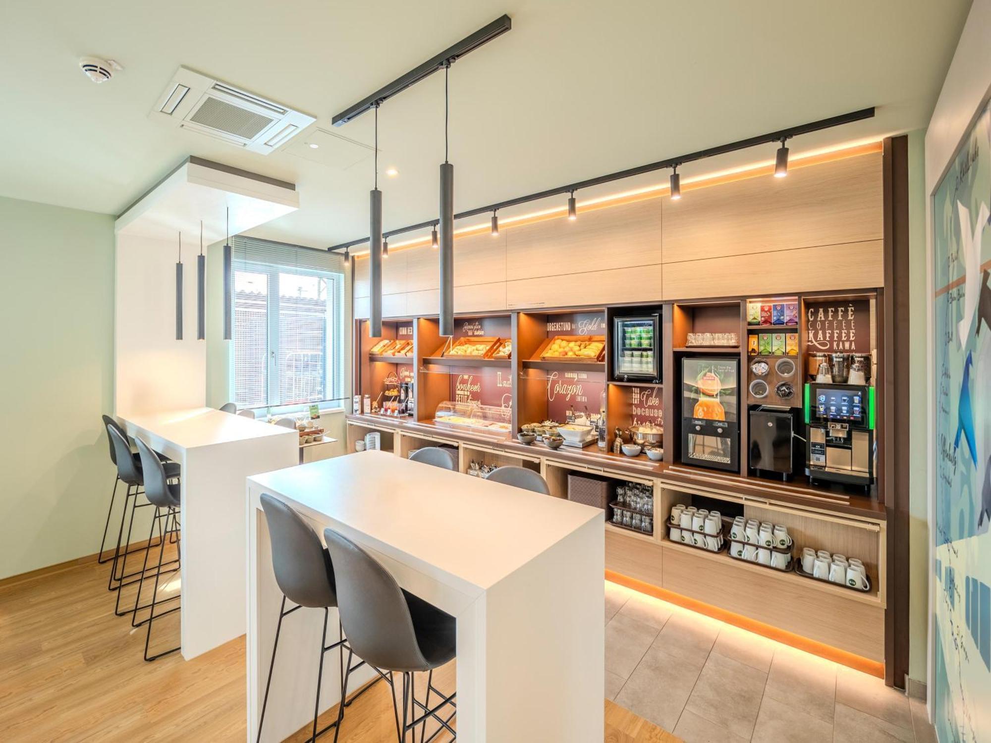 B&B Hotel Offenburg-Hbf ภายนอก รูปภาพ