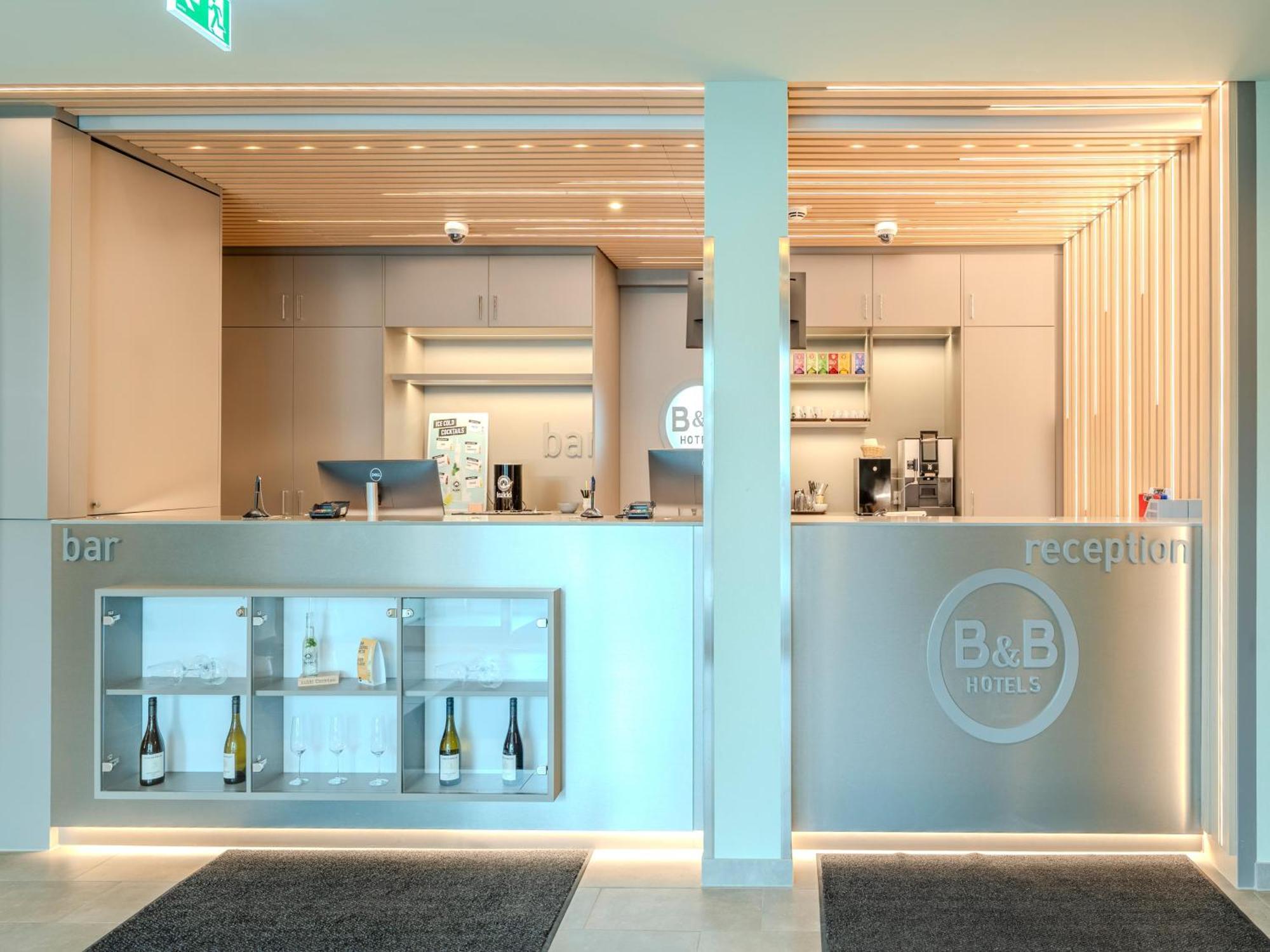 B&B Hotel Offenburg-Hbf ภายนอก รูปภาพ