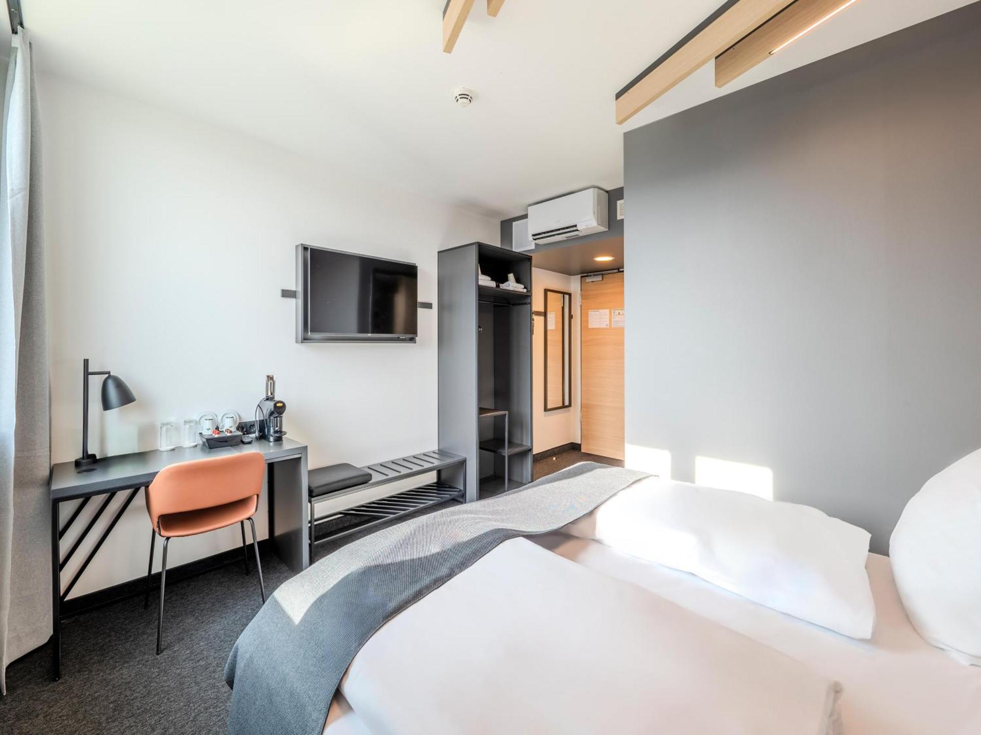 B&B Hotel Offenburg-Hbf ภายนอก รูปภาพ