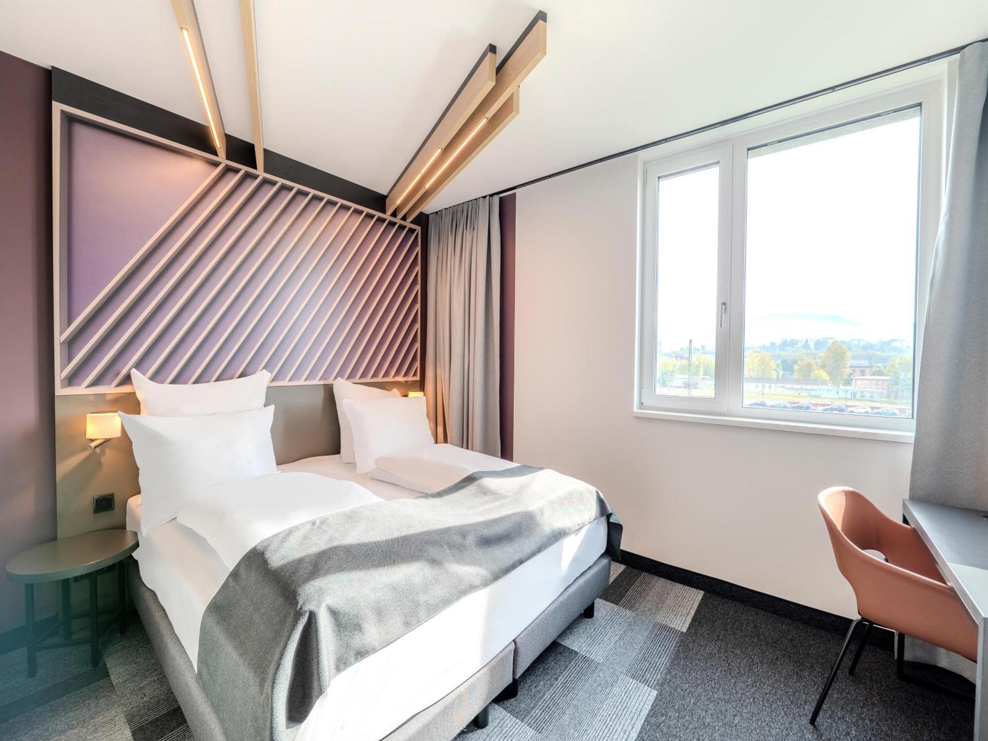 B&B Hotel Offenburg-Hbf ภายนอก รูปภาพ