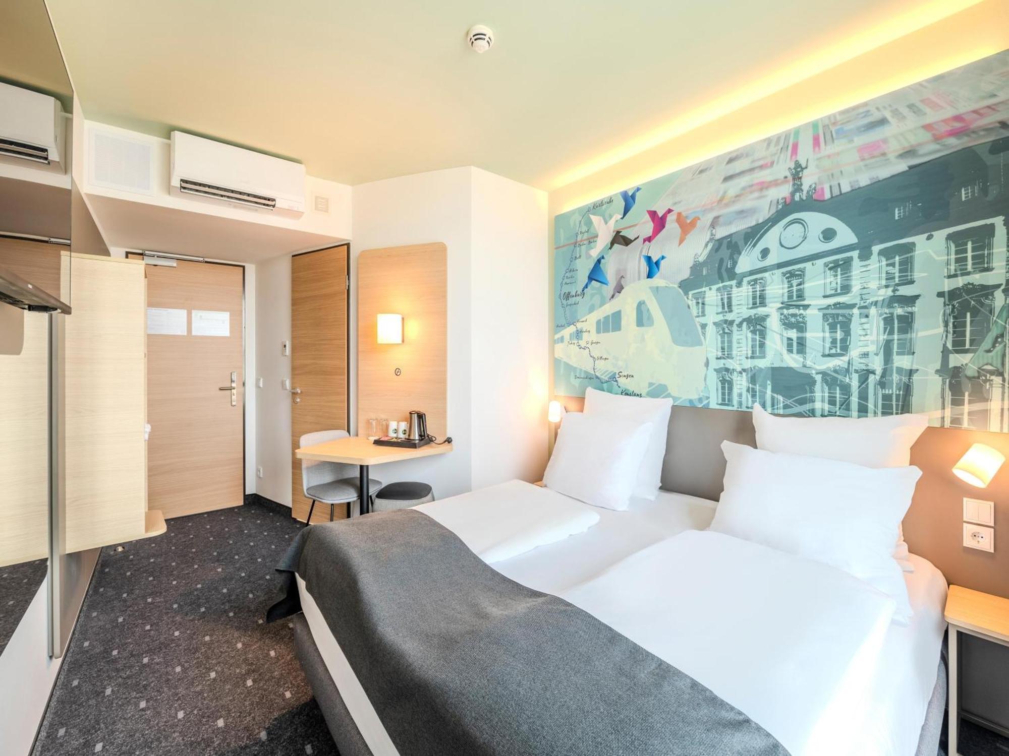 B&B Hotel Offenburg-Hbf ภายนอก รูปภาพ