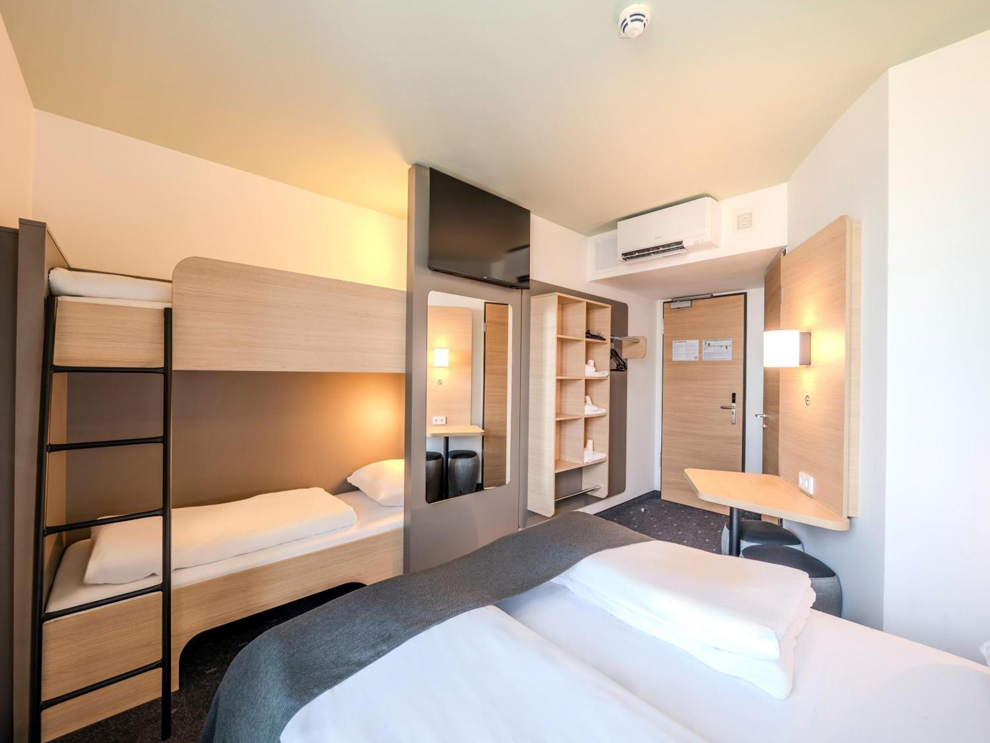 B&B Hotel Offenburg-Hbf ภายนอก รูปภาพ