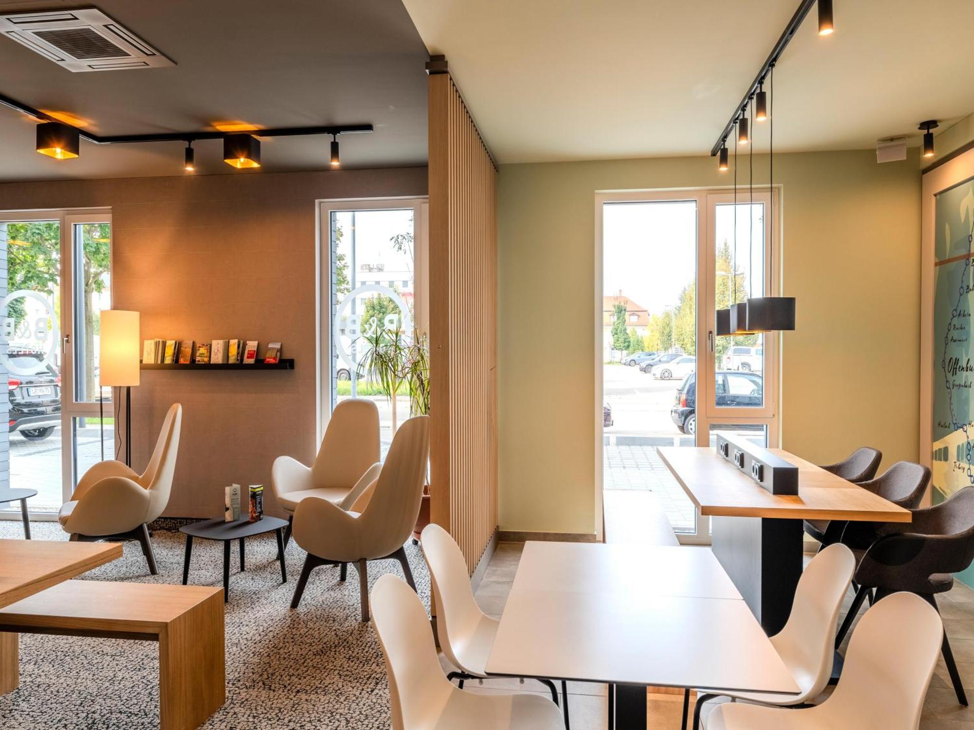 B&B Hotel Offenburg-Hbf ภายนอก รูปภาพ