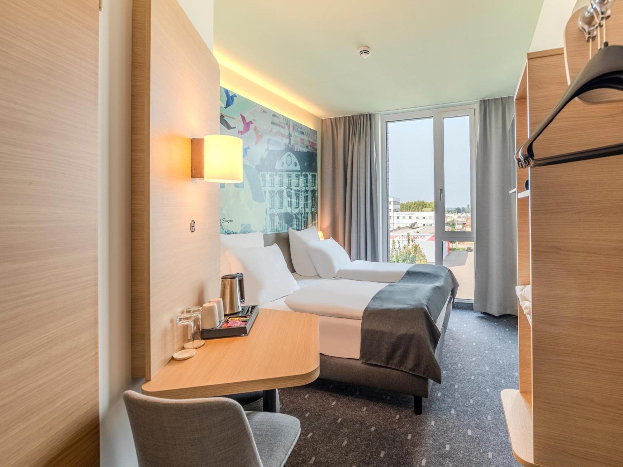 B&B Hotel Offenburg-Hbf ภายนอก รูปภาพ