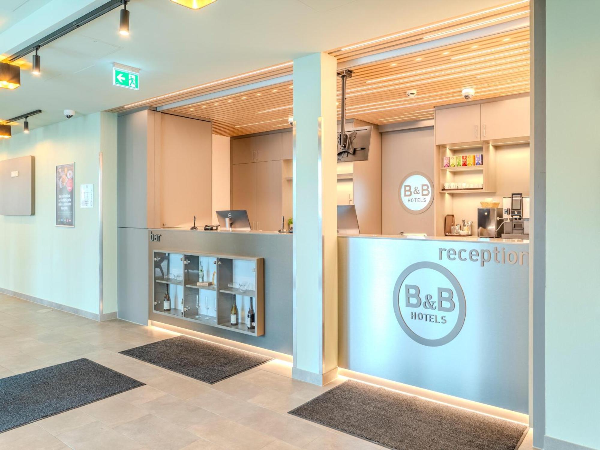 B&B Hotel Offenburg-Hbf ภายนอก รูปภาพ